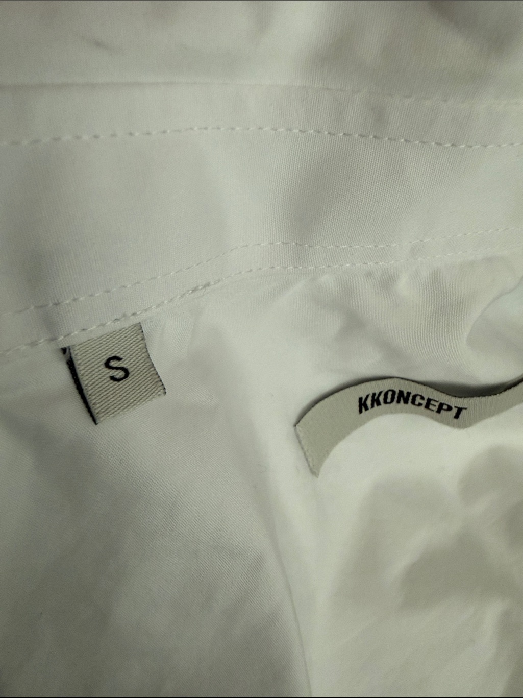 Kkoncept Shirt With Red Lip Collar Embroidery — image 4 of 6